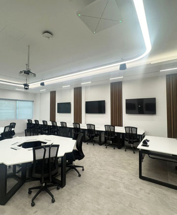 OUTREACH LAB @KHALIFA UNIVERSITY